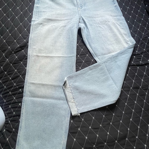 Ultra High Rise Mom-Jeans, new never worn - Picture 3 of 7